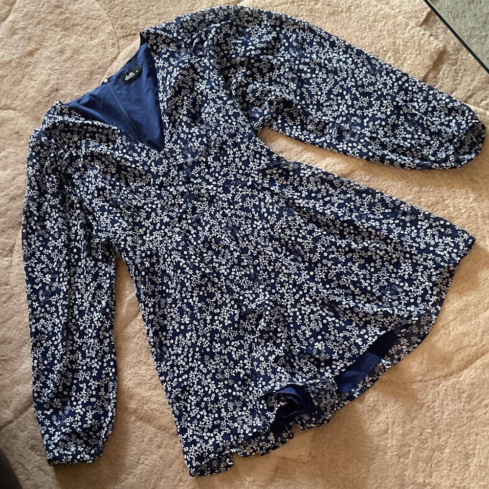 Dotti Navy Blue long sleeved shorts romper size 10 w zipper in back